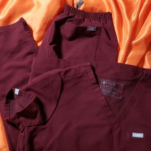 Figs Women's Scrub Set